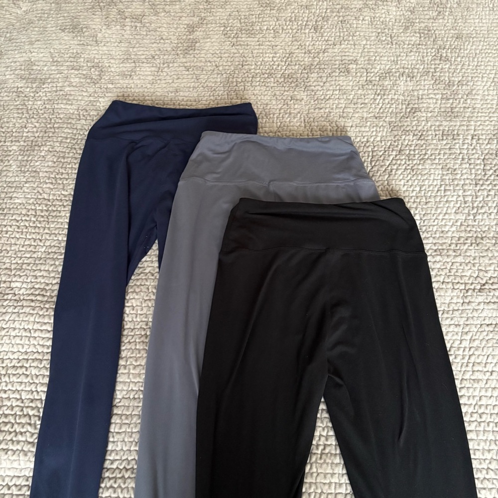Women’s Leggings Set in Black, Gray, and Navy size medium